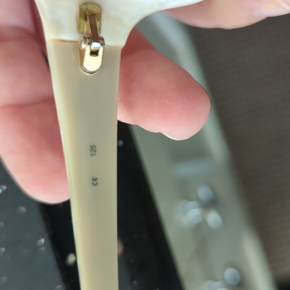 Ivory Coach sunglasses - Picture 8 of 8